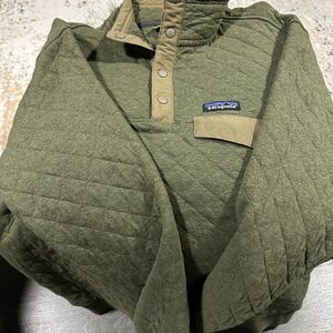 Patagonia pull over. Green size medium